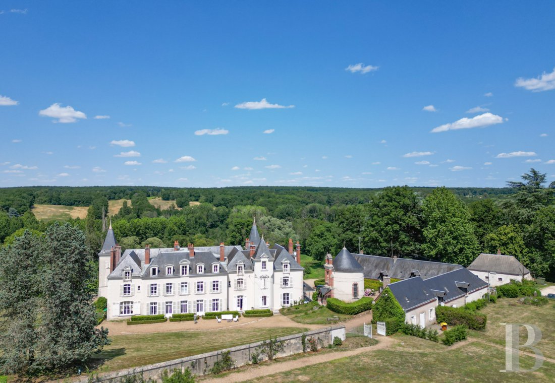 Dans le Loir-et-Cher, au sud-ouest de Blois, un château du 19e siècle en encorbellement sur la Cisse - photo  n°5